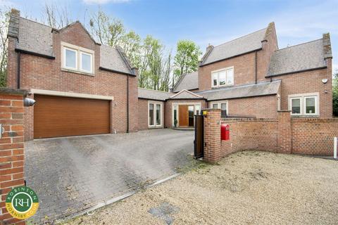 4 bed property, in Park Drive, £795,000