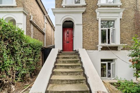 3 bed property, in Cambridge Road North, £1,000,000