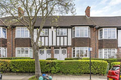 2 bed property, in Gracefield Gardens, £425,000