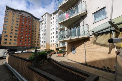 2 bed property, in Centreway Apartments, £265,000