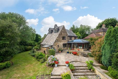6 bed property, in Acacia Park Drive, £875,000