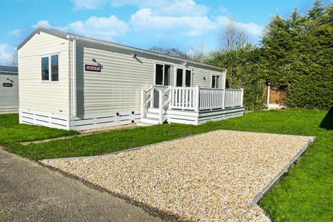 2 bed property, in Rosa Wilksworth Caravan Park, £31,500