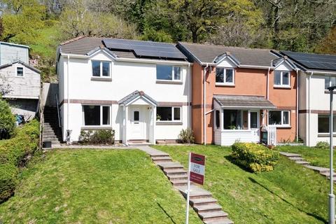 3 bed property, in Youldons Close, £295,000