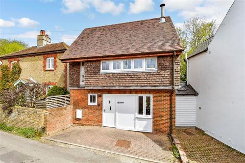 2 bed property, in Front Street, £250,000