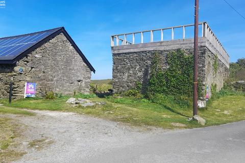 3 bed property, in Pentrefelin, £335,000