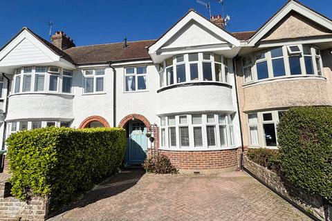 3 bed property, in Bedford Avenue, £315,000