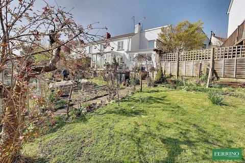 3 bed property, in Parkhill, £250,000