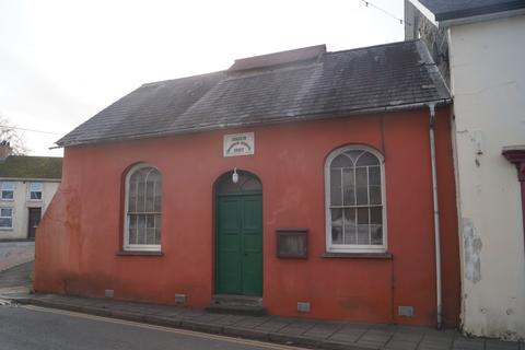 1 bed property, in Water Street, £70,000