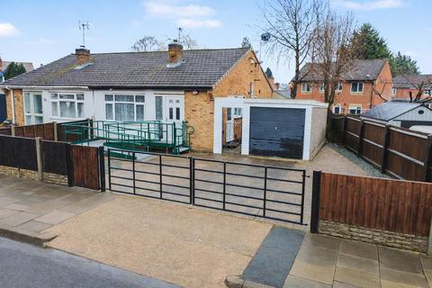 2 bed property, in Rydal Avenue, £215,000