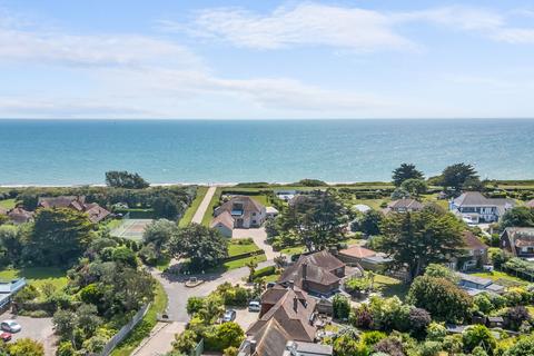 4 bed property, in Botany Close, £3,000,000