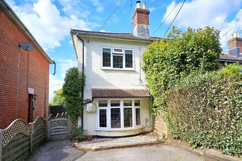 3 bed property, in Moorgreen Road, £389,950