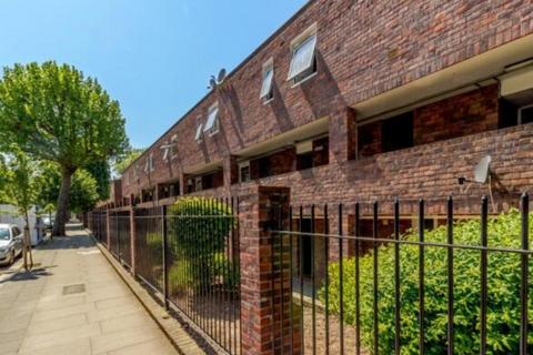 1 bed property, in Fernhead Road, £270,000