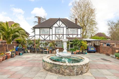 4 bed property, in Lancaster Road, £875,000
