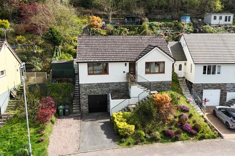 3 bed property, in Saltmer Close, £340,000