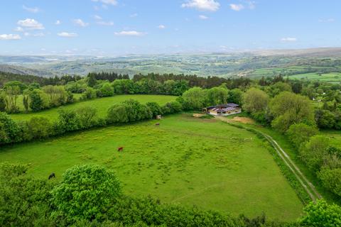 Studio, in Beech Court Farm, £250,000