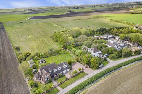 6 bed property, in Oak Lane, £850,000