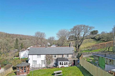 4 bed property, in Perrancoombe, £450,000