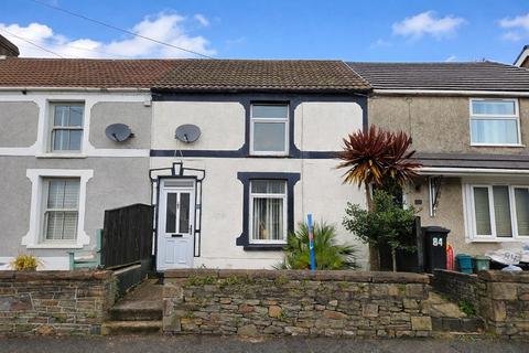2 bed property, in Burrows Road, £115,000