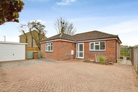 3 bed property, in Pound Road, £270,000