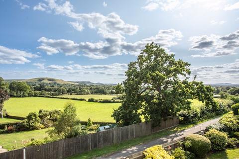 4 bed property, in Tott Hill, £1,100,000