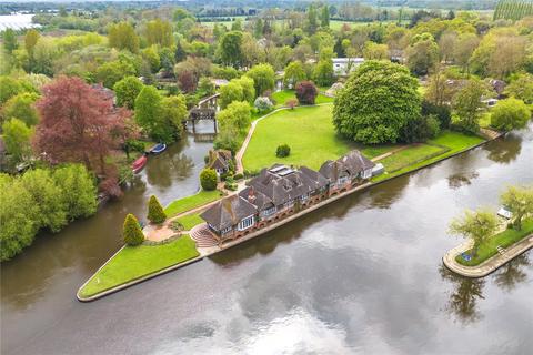 7 bed property, in Loddon Drive, £1,600,000