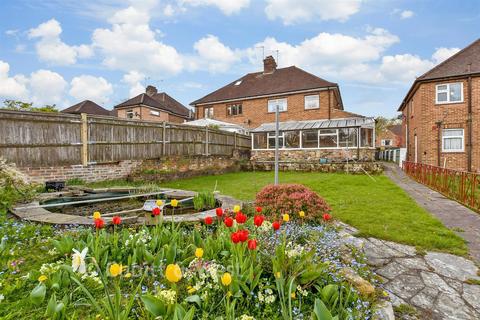 3 bed property, in Green Lane, £400,000