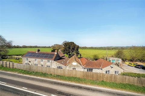 5 bed property, in Stone, £650,000