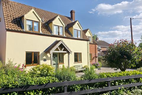 4 bed property, in Black Street, £475,000