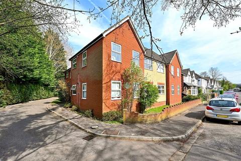 2 bed property, in Station Road, £185,000