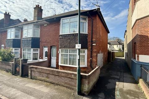 5 bed property, in Palmerston Road, £260,000