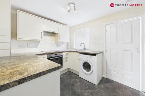 1 bed property, in Caxton End, £190,000