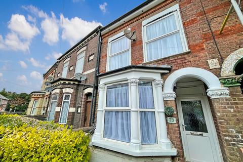 3 bed property, in Stockwood Crescent, £325,000