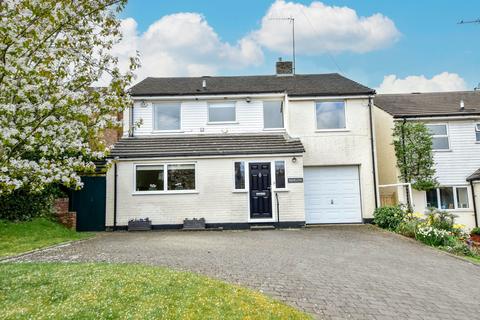 4 bed property, in The Street, £800,000