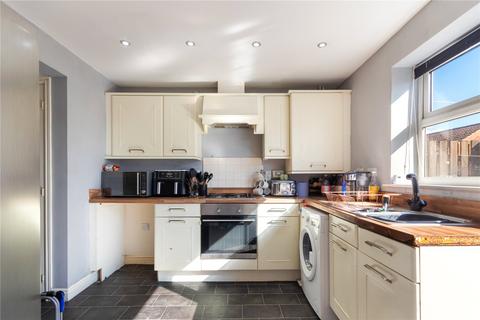 2 bed property, in Whimbrel Chase, £120,000