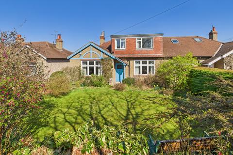 5 bed property, in Newlyn, £275,000