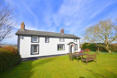 3 bed property, in Oakley Park, £475,000