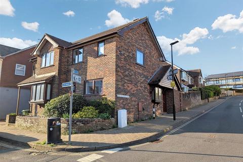 2 bed property, in Old Seaview Lane, £399,000