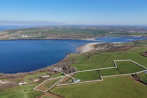 3 bed property, in Poppit, £650,000