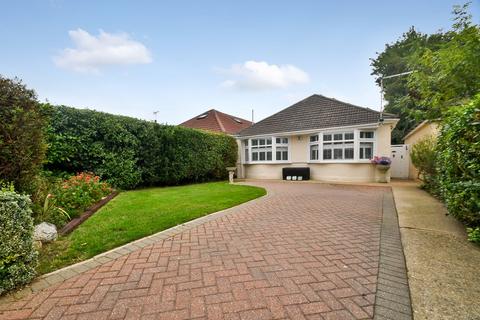 2 bed property, in Lower Woodlands Road, £375,000