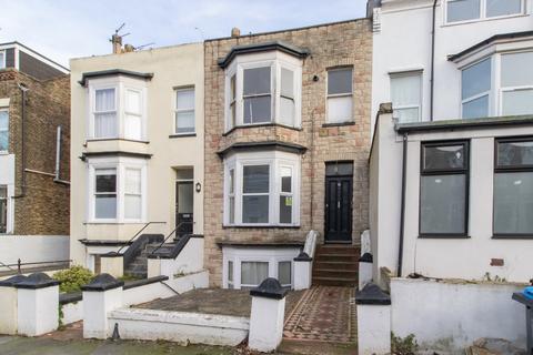 2 bed property, in Godwin Road, £125,000
