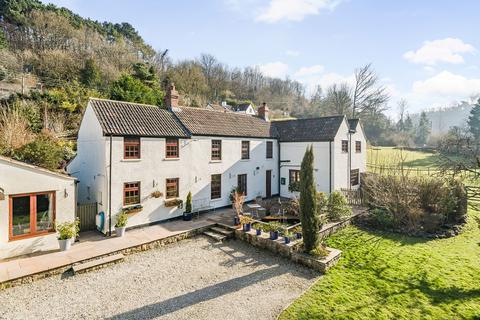 6 bed property, in Dolberrow, £875,000