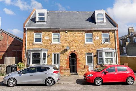 3 bed property, in Albion Road, £245,000