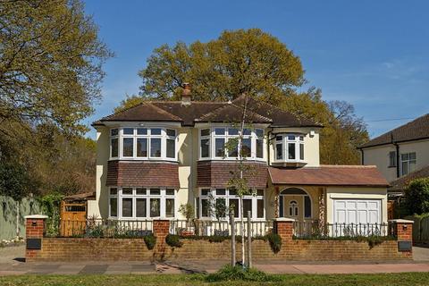 5 bed property, in The Avenue, £1,175,000