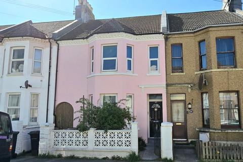 3 bed property, in Cornwall Road, £375,000