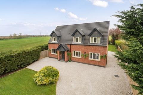 5 bed property, in Bloxholm, £550,000