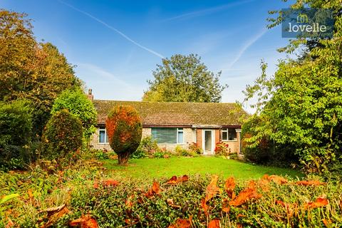 3 bed property, in Church End, £300,000