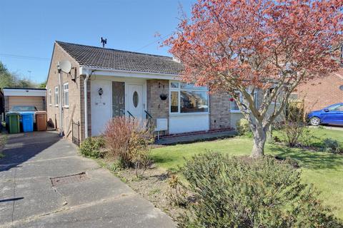 3 bed property, in Chestnut Avenue, £180,000