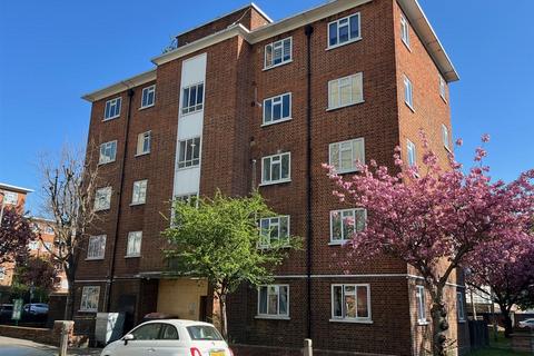2 bed property, in Ravenet Street, £340,000