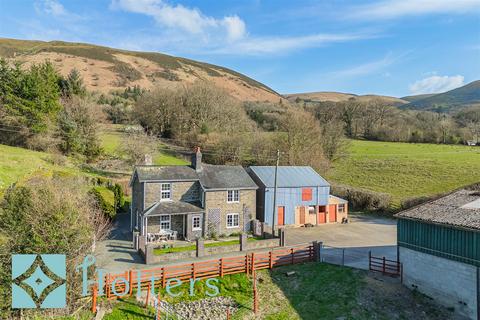 3 bed property, in Gwernant, £595,000
