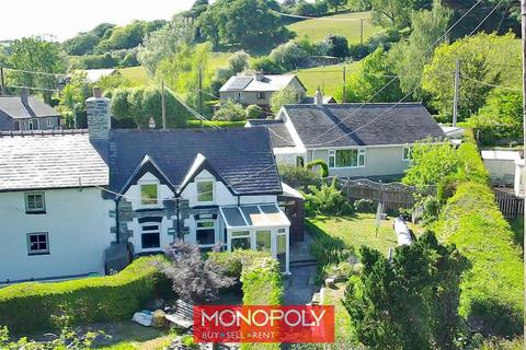 2 bed property, in Nantglyn, £185,100